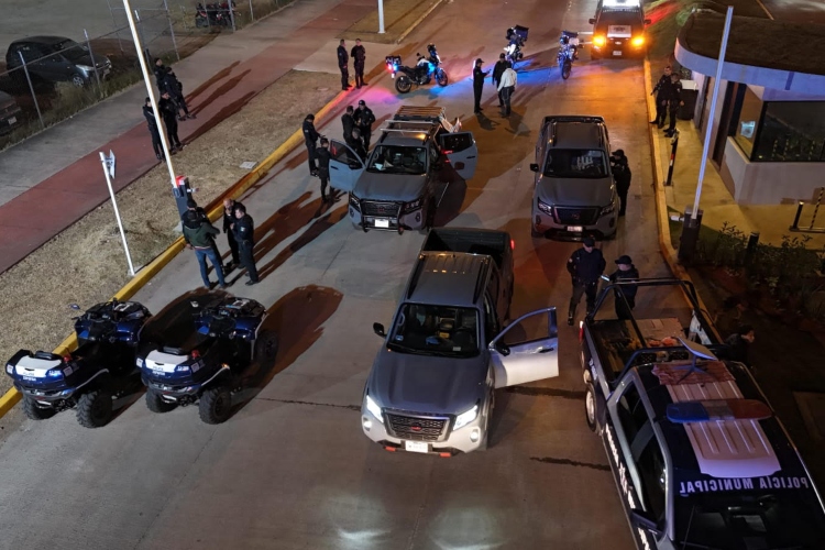 Detienen a tres sujetos y recuperan vehículos robados