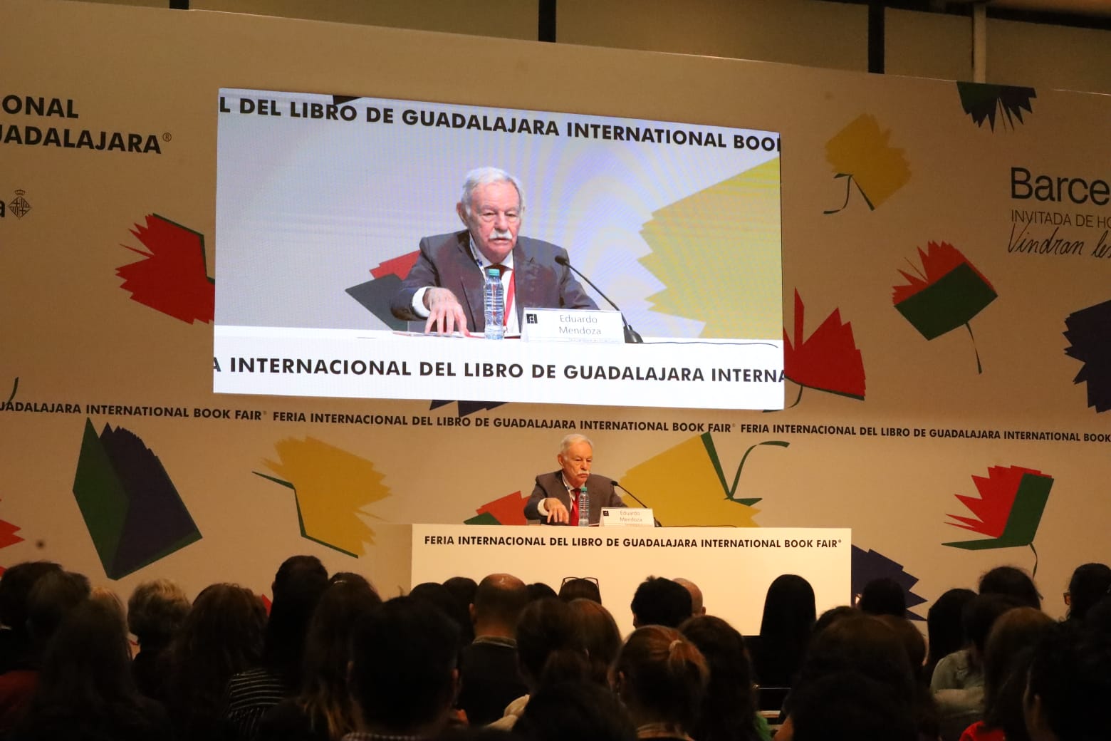 Eduardo Mendoza inaugura el Salón Carlos Fuentes en la FIL Guadalajara