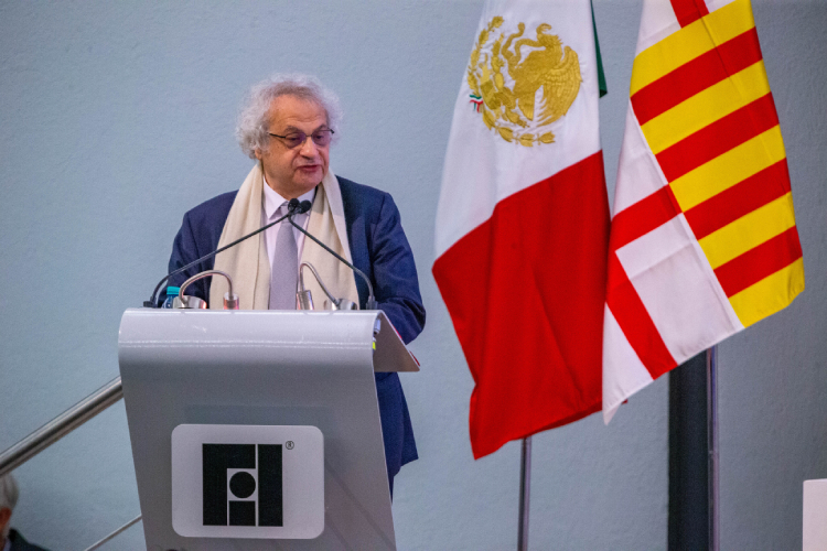 Amin Maalouf habla de literatura, música y conflicto en la FIL