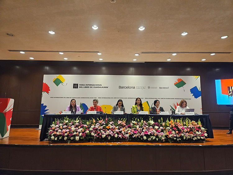 Reflexionan sobre llegada de mujeres al poder