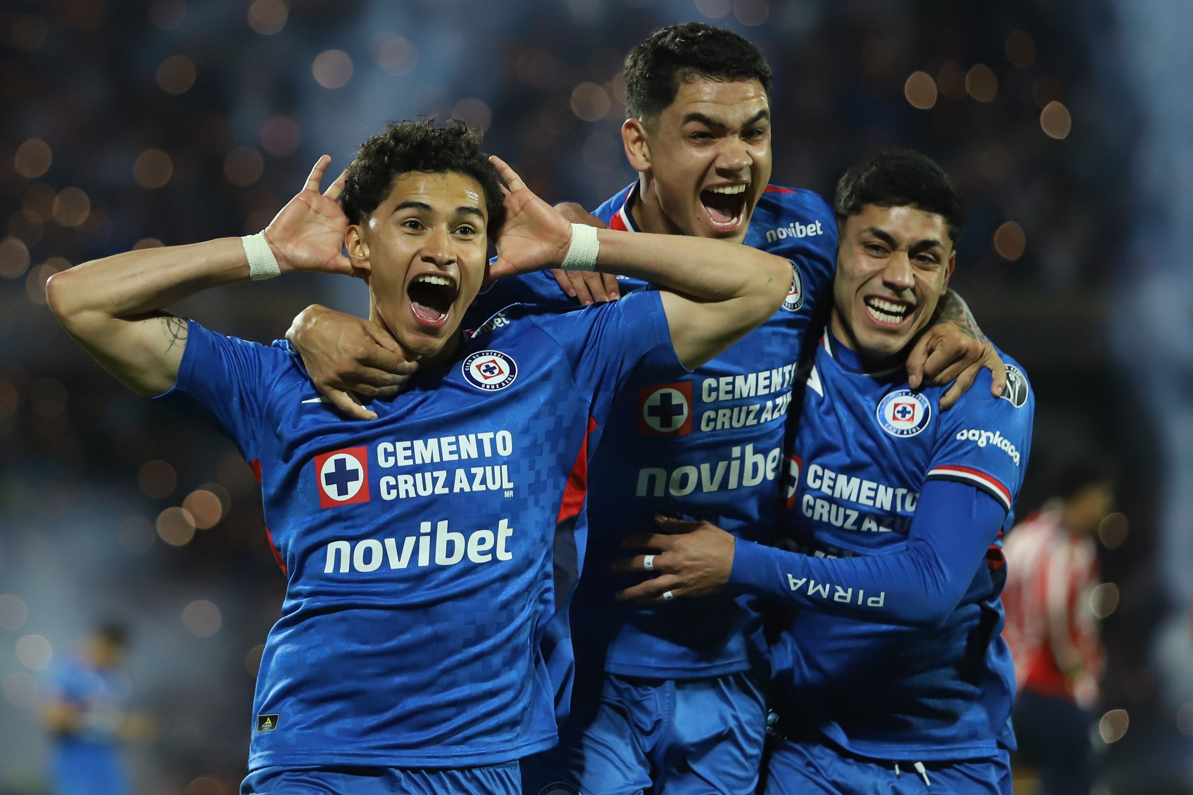 Cruz Azul elimina a Chivas y avanza a semifinales