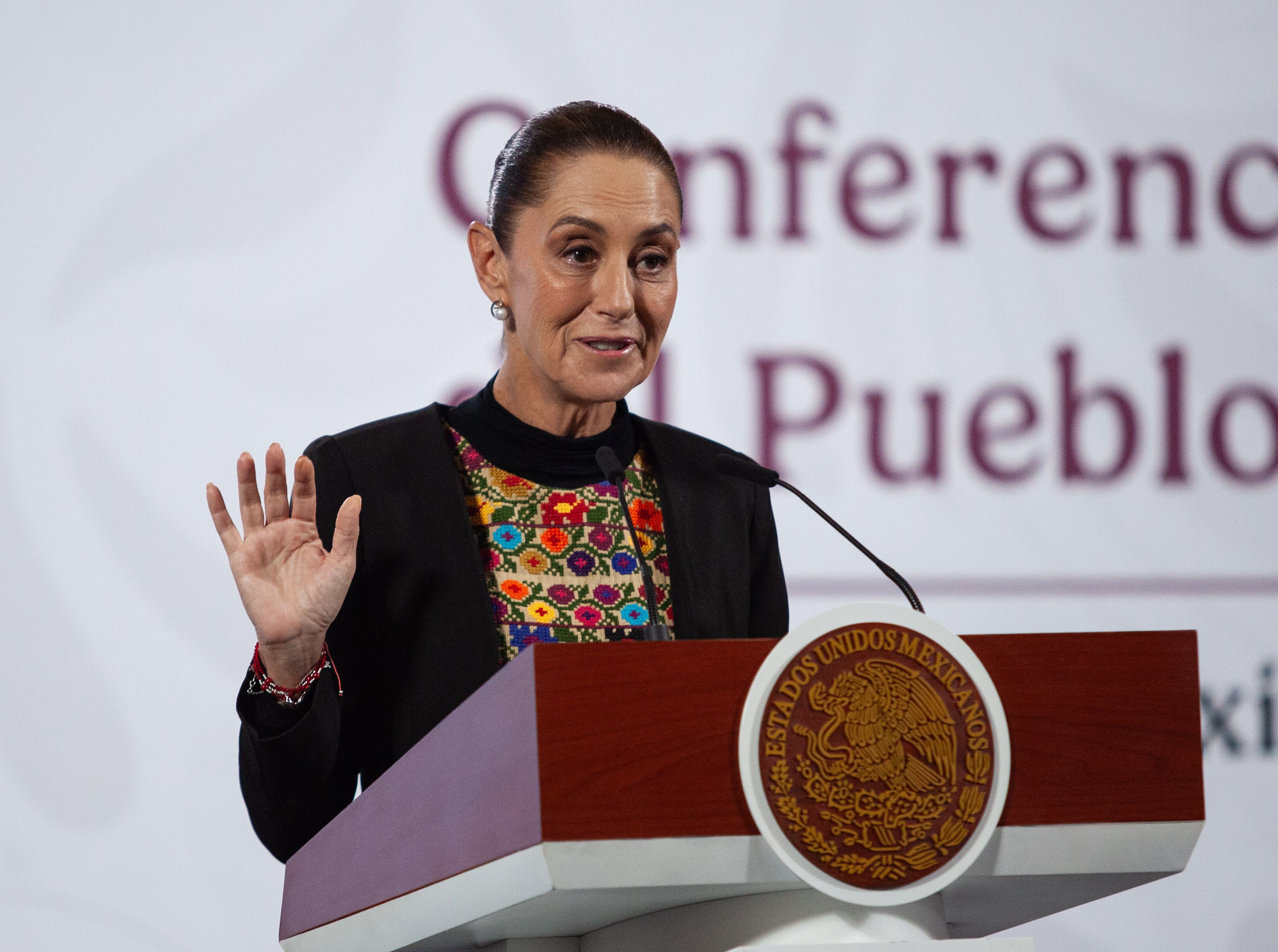 Sheinbaum justifica embajada a Gertz Manero tras salida de la FGR: ‘Es un reconocimiento’ Estos son los temas más importantes de la conferencia matutina de la presidenta Sheinbaum.      alt default . La presidenta Claudia Sheinbaum encabeza su conferencia
