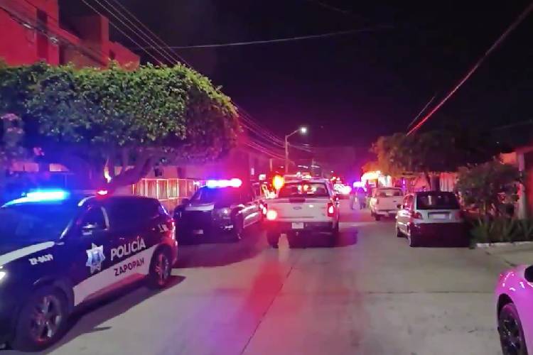 Incendio en torre de departamentos deja a cuatro lesionados