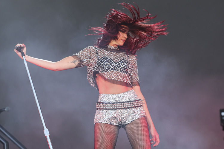 Dua Lipa pone en México la “cereza del pastel” a su Radical Optimism Tour