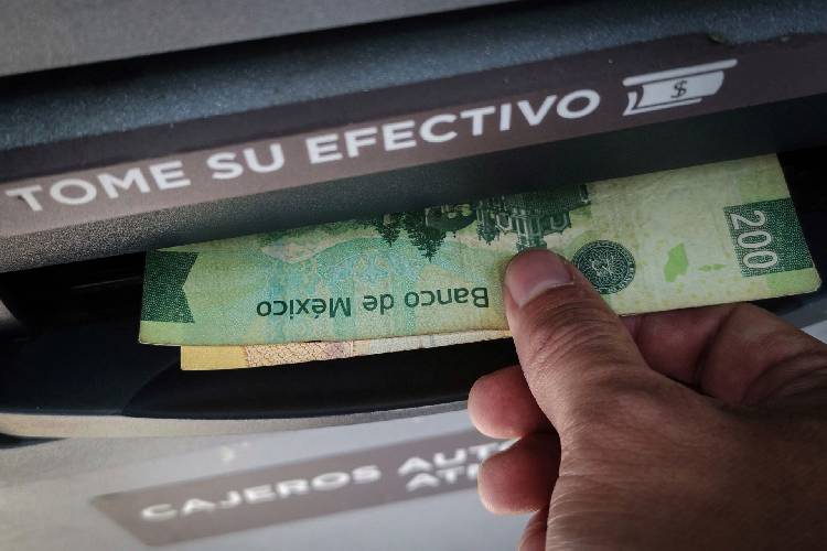 Sube el salario, pero faltan herramientas de inversión