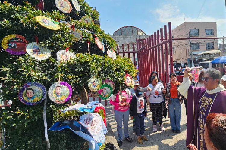 Colocan Árbol de la Esperanza en Ecatepec