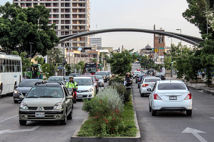 Analiza Jalisco incremento en impuestos vehiculares