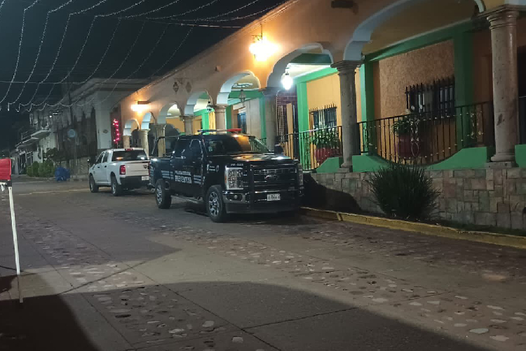 Detienen a policías de Techaluta y vigila policía estatal el municipio