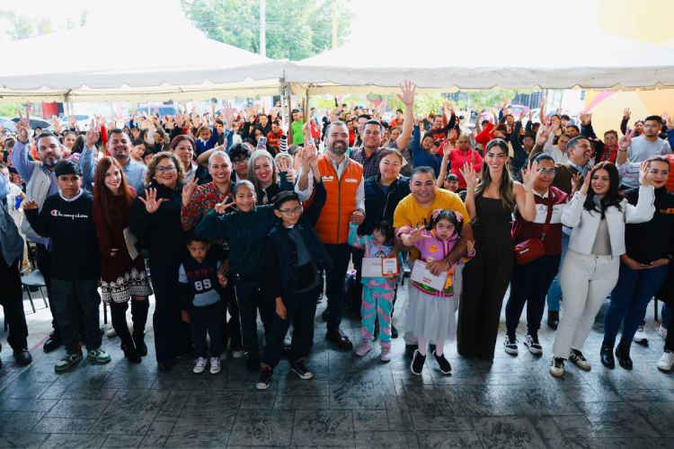 Tlajomulco entrega 300 tabletas electrónicas a estudiantes con discapacidad 