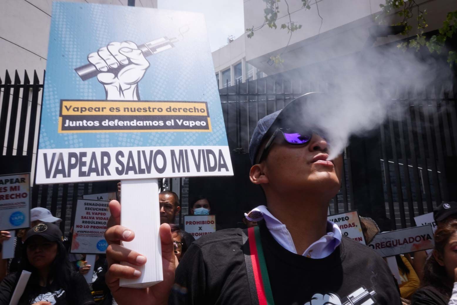 México prohíbe totalmente los vapeadores y cigarrillos electrónicos