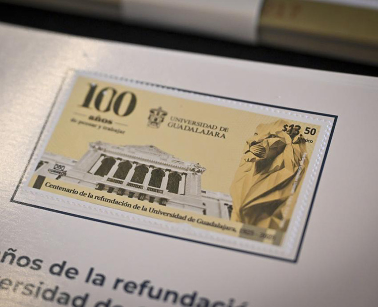 Emiten estampilla por 100 años de la UdeG