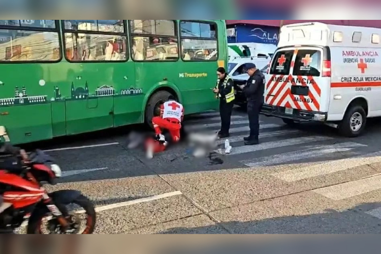 Madre e hija son atropelladas por camión de pasajeros