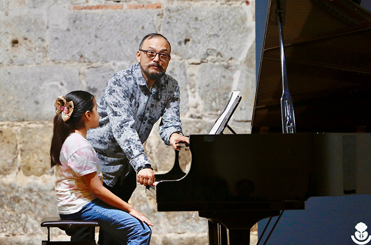 Joel Juan Qui se luce con clase magistral y música