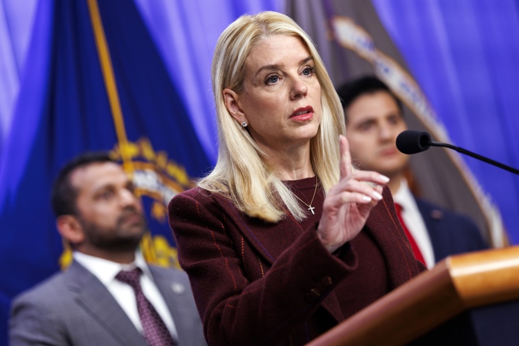 El FBI arresta a cinco personas acusadas de planear un 