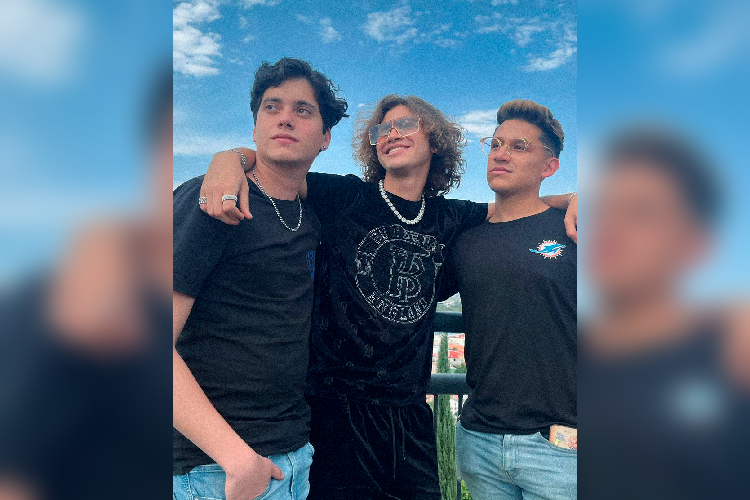 Trex convierte el desamor en una fiesta con “Una cerveza”