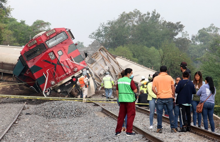 Tren Interoceánico choca con un tráiler en Chiapas