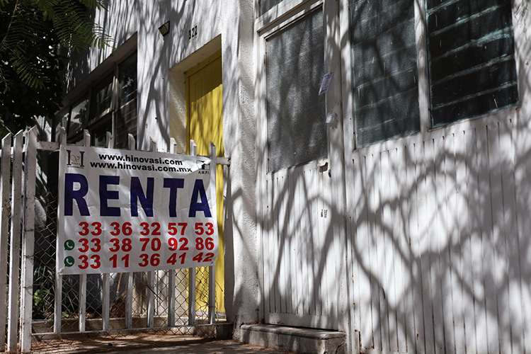 Congelan por segunda vez dictamen para topar rentas