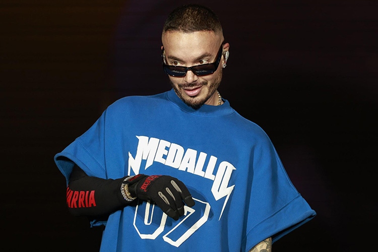 J Balvin sella amistad con Bad Bunny tras concierto