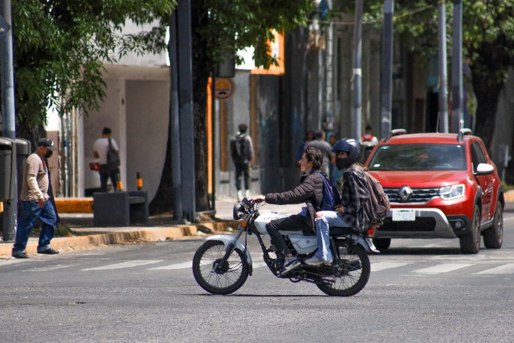Revela estudio uso deficiente de equipo de protección entre motociclistas