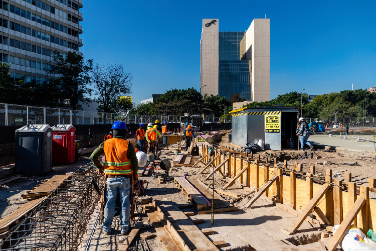 Inician cierres viales temporales en la Glorieta Minerva por obras de rehabilitación