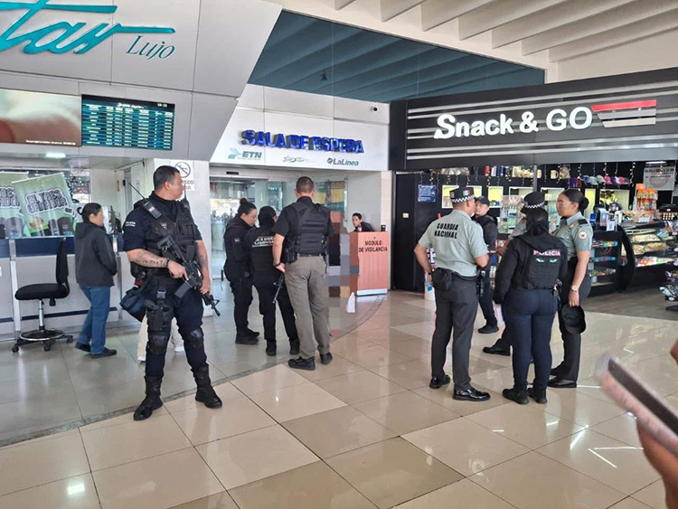 Resguardan a 70 en la central camionera