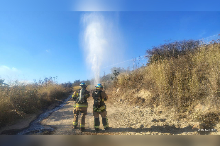 Perforan toma de Pemex y provocan fuga de gasolina