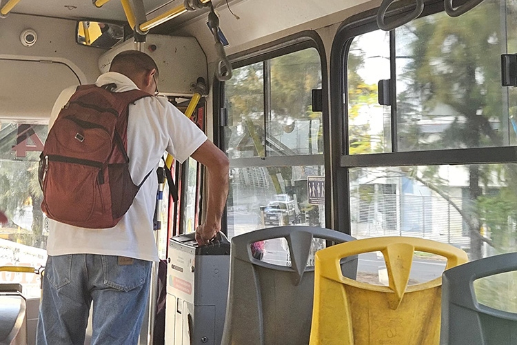Pagan en efectivo 44% de los pasajeros