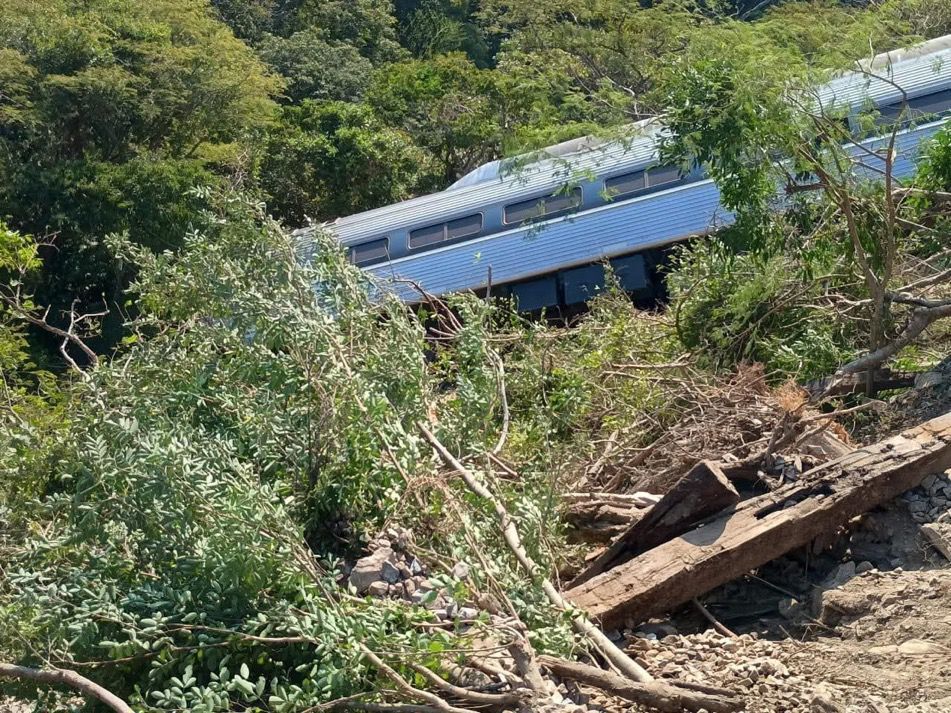 Ascienden a 14 las víctimas mortales por el descarrilamiento del Tren Interoceánico
