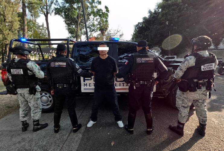 Detienen a falso guardia armado afuera del Tren Ligero