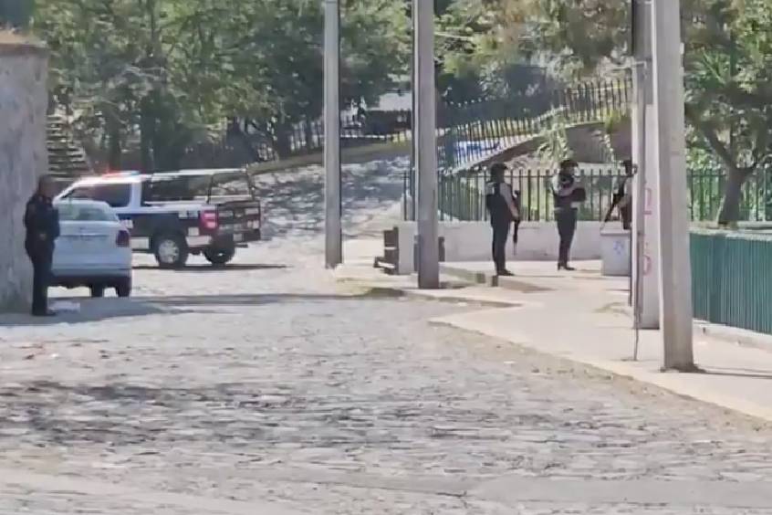 Ataque armado deja dos hombres muertos y una mujer grave