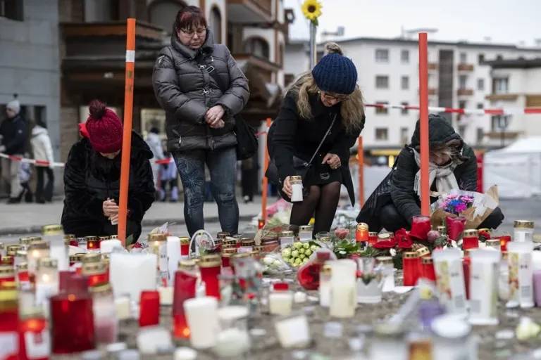 La investigación sobre el incendio de Suiza apunta al uso de bengalas cerca del techo