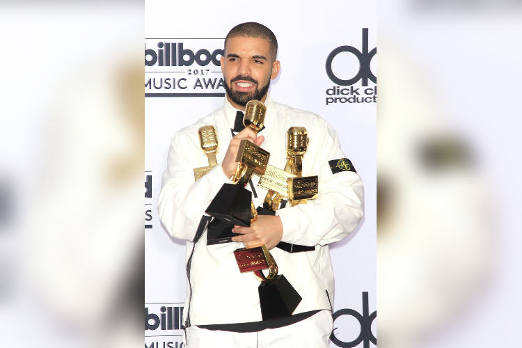 Acusan a Drake de reproducción fraudulenta