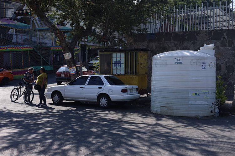 En Santa Chila se recurrió a cisterna y garrafones 