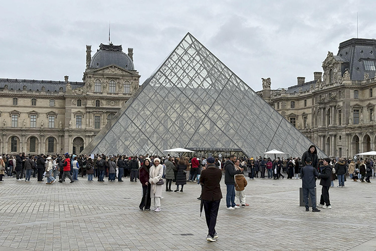 Louvre tuvo 9 millones de visitas en 2025 