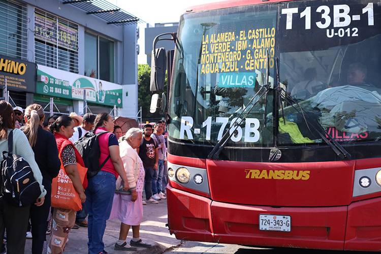 Por déficit de conductores, hay más de 500 camiones del TP sin circular