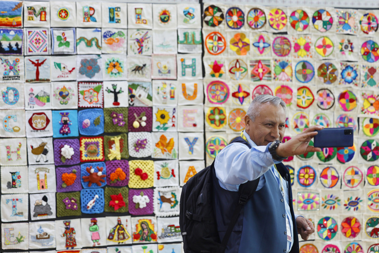 Récord Guinness reconoce a México por la exposición de bordados más grande del mundo