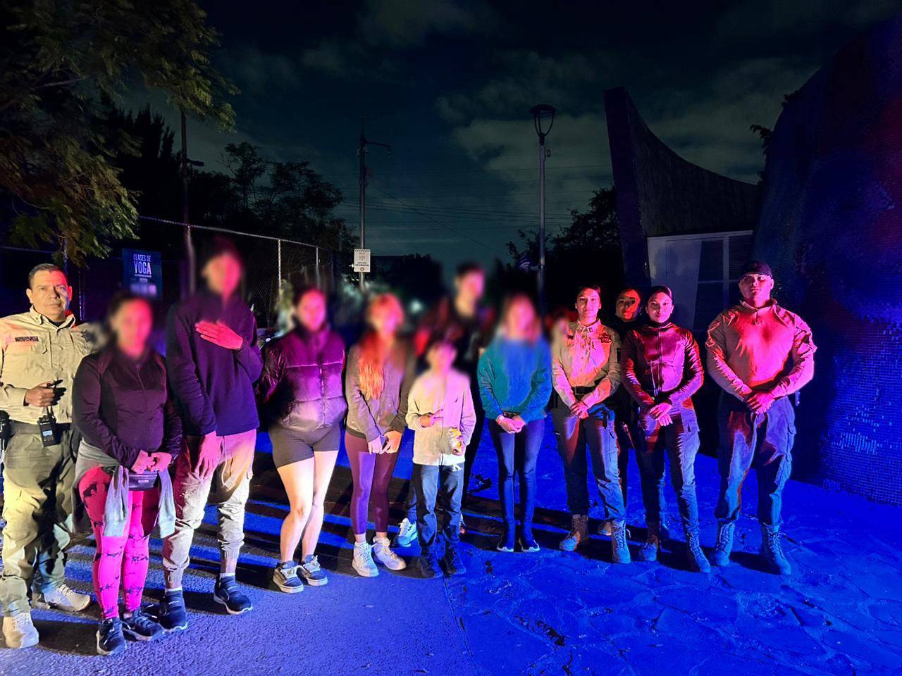 Guardabosques rescatan a familia extraviada en la Barranca