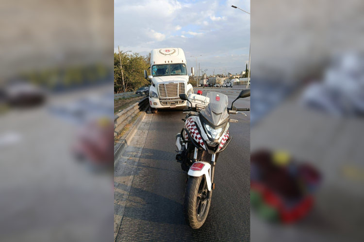 Trailero le quita la vida a motociclista