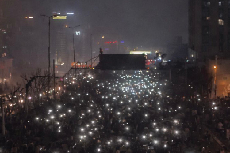 Al menos 2 mil muertos tras represión de protestas