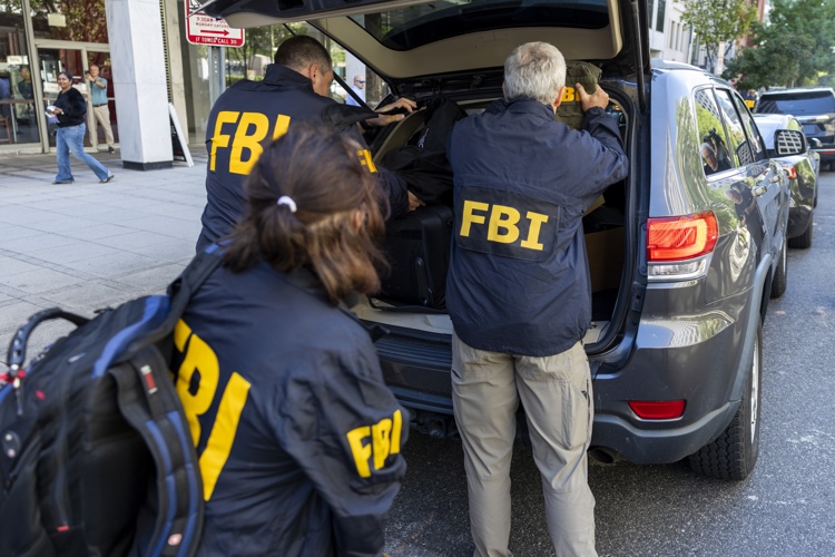 El FBI allana la casa de una periodista por supuesta filtración