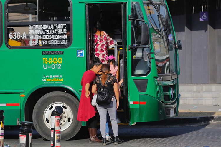 Avanza referéndum ciudadano contra aumento al transporte