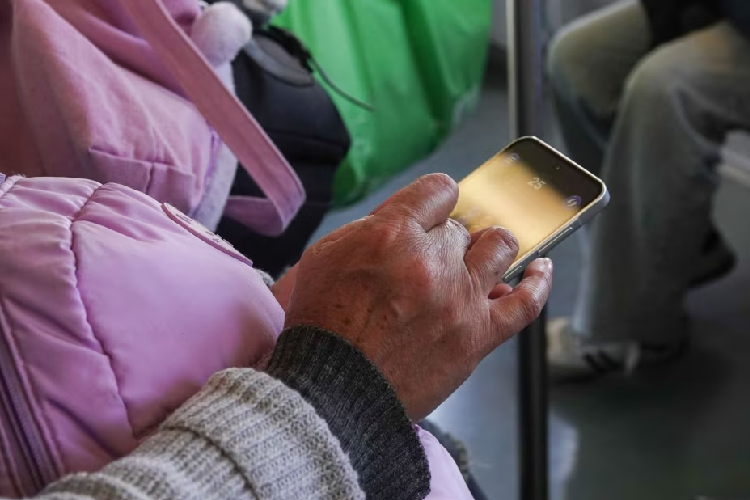 Organización civil solicita suspender el registro de celulares por filtración de datos