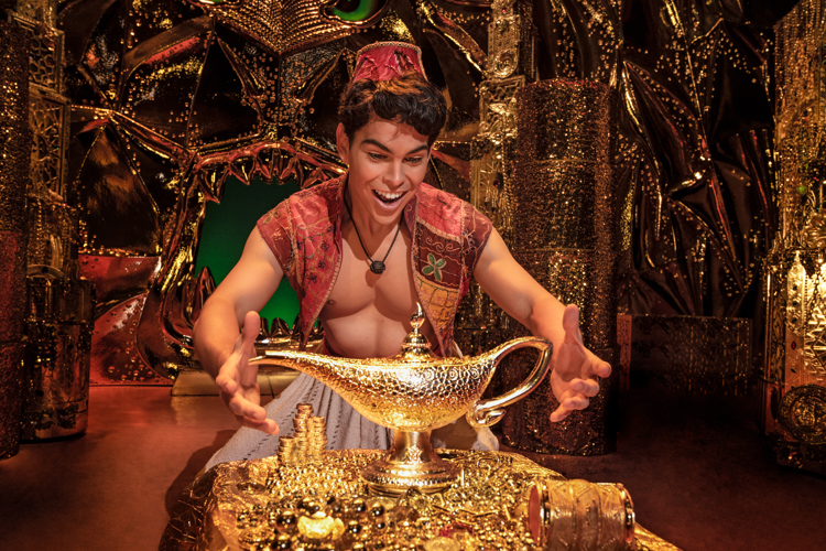 El mexicano Rodney Ingram protagoniza 'Aladdin' en Broadway