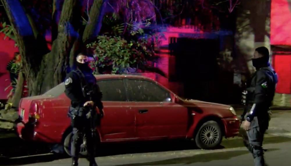 Ejecutan a un hombre dentro de su vehículo