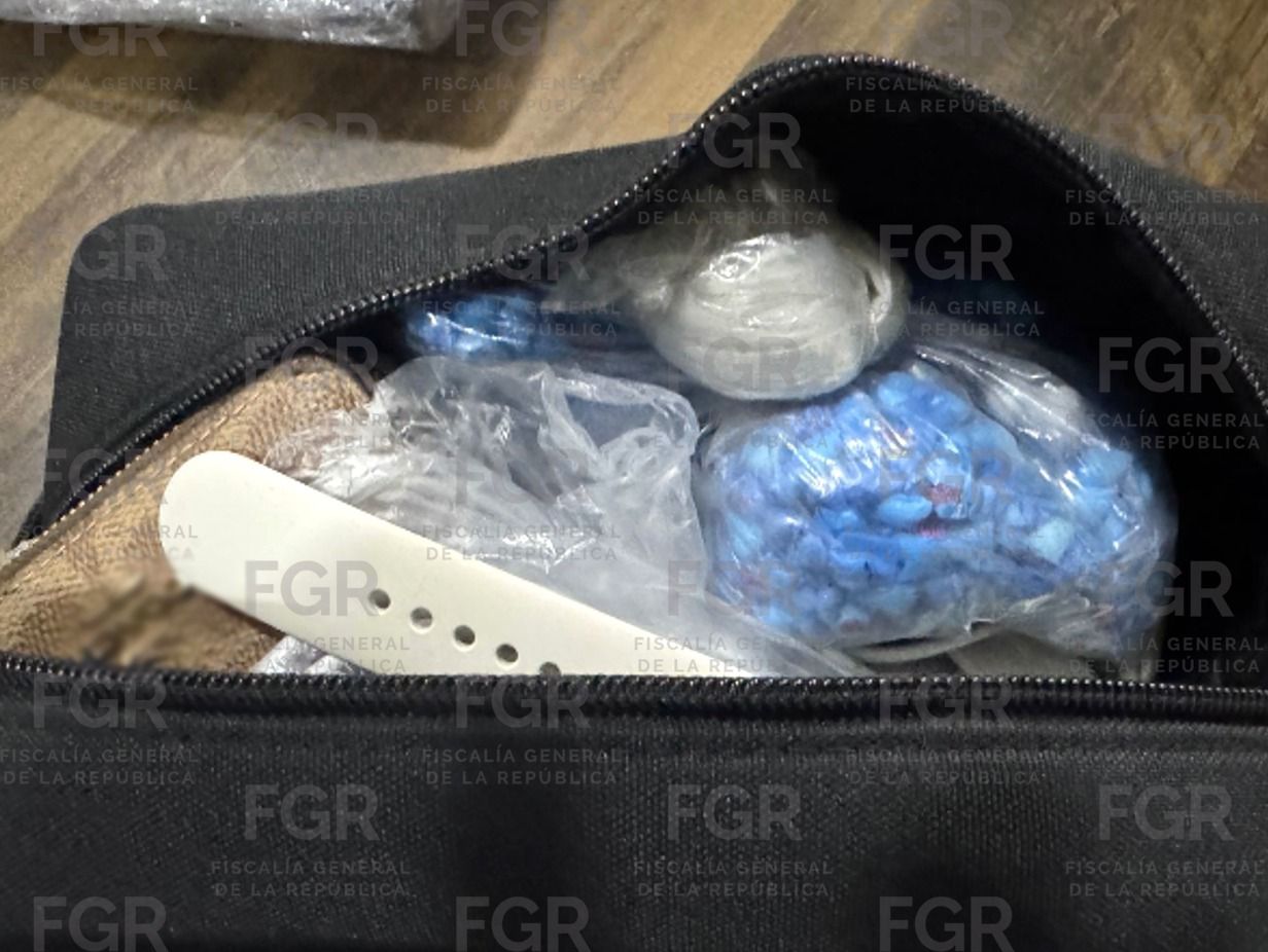 Vinculan a pareja detenida con fusil y con drogas