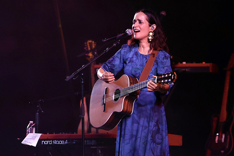 Julieta Venegas visitará 14 ciudades con su gira