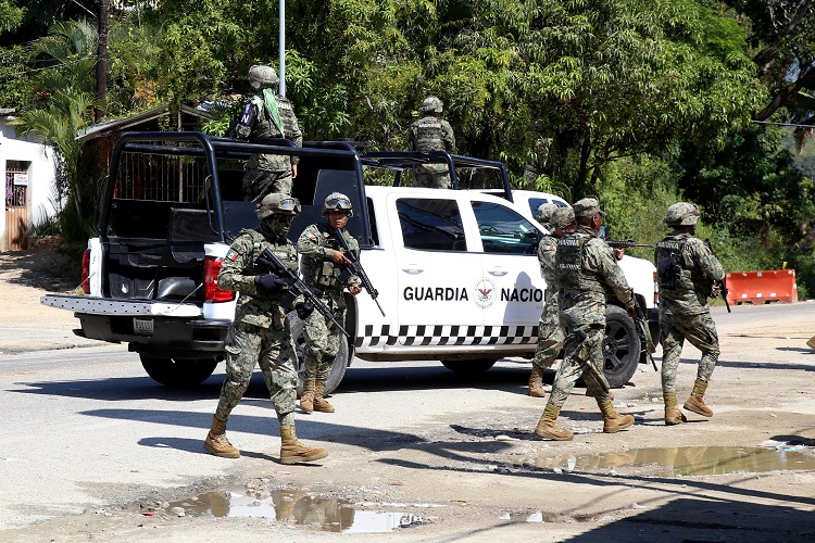 Nueve detenidos y tres campamentos clandestinos inhabilitados en Michoacán, México