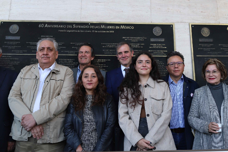 Reforma electoral de Sheinbaum pone en riesgo la democracia, advierte Acosta Naranjo