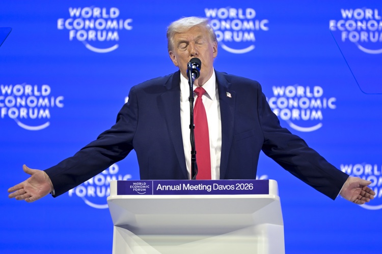 Trump defiende sus aranceles en el foro de Davos