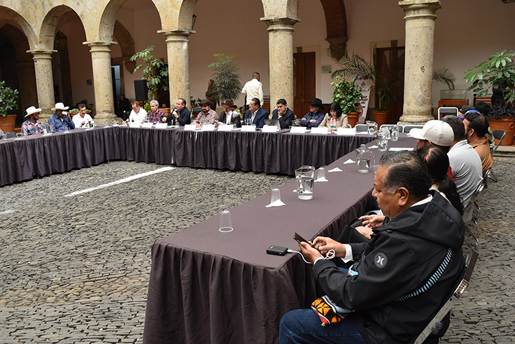 Legisladores recogen propuestas de agaveros